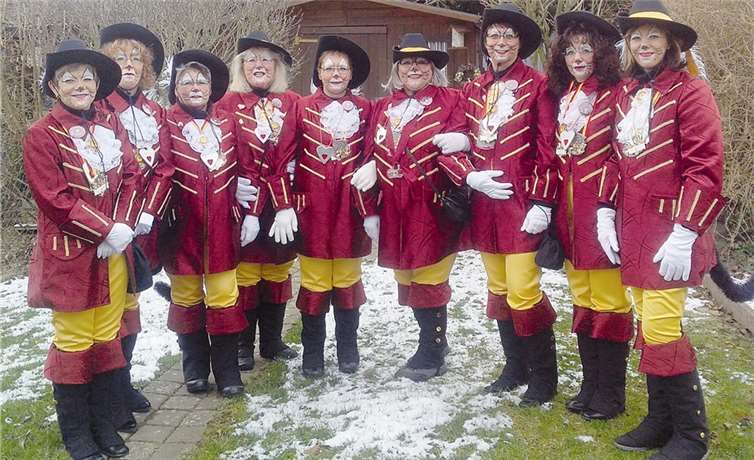 Die „Herzliebchen“ sind am Rosenmontag als gestiefelte Kater in Märchenwelten eingetaucht.Privat