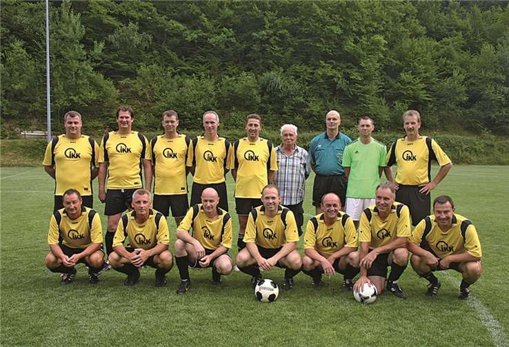Die Heuser-Traditionsmannschaft trat in einem Freundschaftsspiel gegen...