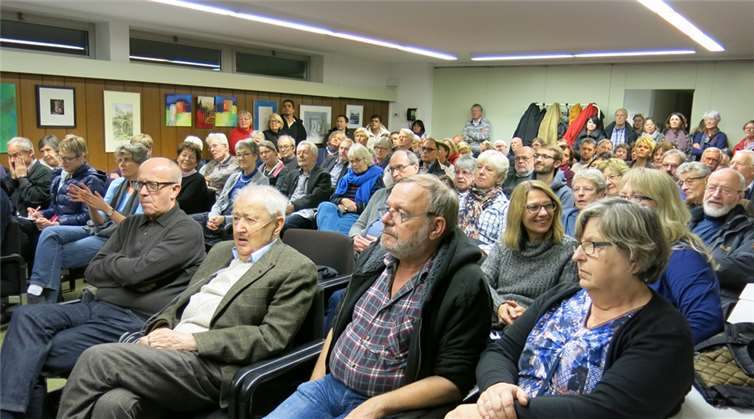Die Hilfsbereitschaft ist groß. Mit Interesse verfolgten zahlreiche Bürgerinnen und Bürger die Infos zur Flüchtlingssituation in Wachtberg.Gemeinde Wachtberg/mm