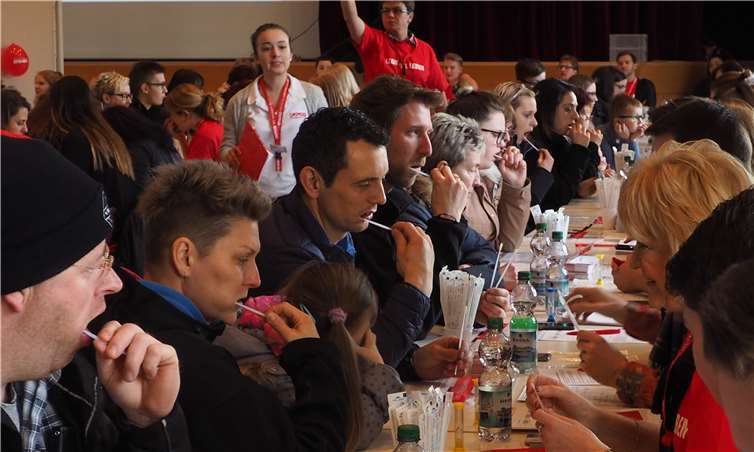 Die Hilfsbereitschaft war riesig. 1916 Personen waren vor Ort zur Typisierung.