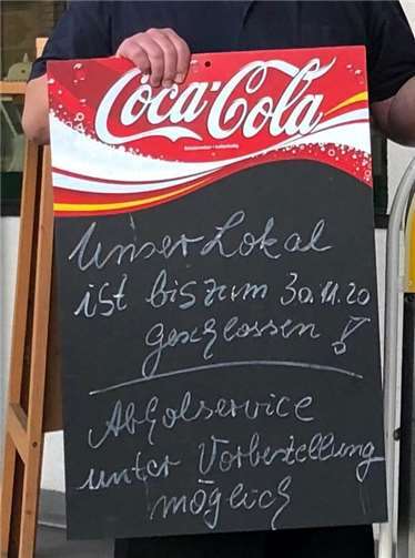 Die Hinweistafel.