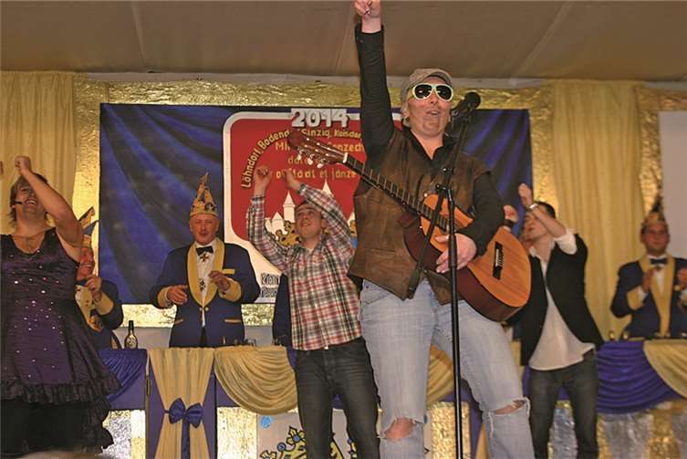 Die Hitparade holte die Jecken von den Stühlen.