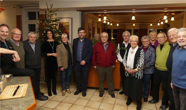 Die Hobbyautoren vom Freundeskreis Leseforum erfreuten im Germaniaeinmal mehr mit Beiträgen aus eigener Feder. Foto: TE