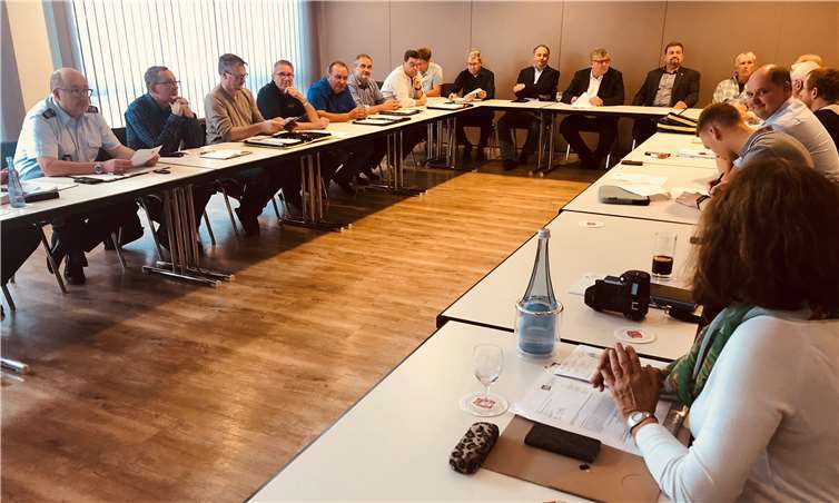 Die Hochwasserpartner Wied-Holzbach trafen sich zur Zwischenbilanz im Bürgerhaus Neustadt. Dabei waren Vertreter der anliegenden Kreise und Verbandsgemeinden, der SGD Nord, des Umweltministeriums und des Informations- und Beratungszentrums Hochwasservorsorge.Foto: privat