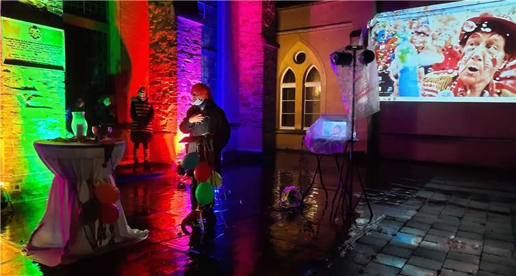 Die Hofgartengottesdienste bereichern seit dem ersten Lockdown die klasssiche Palette des katholischen Gemeindelebens und finden alle zwei Wochen samstags 18 im Innenhof des Klosters Clavarienberg, Ahrweiler, statt.Foto: Margreth Raths