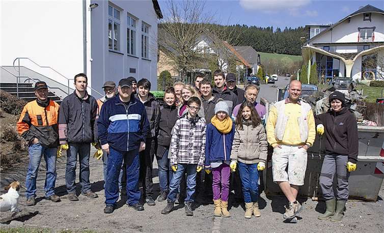 Die Hohenleimbacher Helfer nach getaner Arbeit.privat