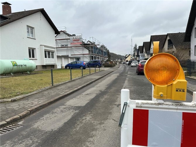 Die Hohenstaufenstraße in Sinzig: hier wird bereits fleißig gebaut.  Foto:ROB