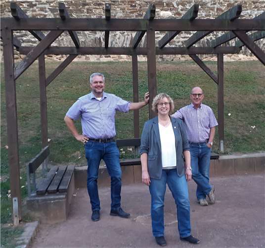 Die Holzpergola soll ein Wetterschutz werden. Foto: privat