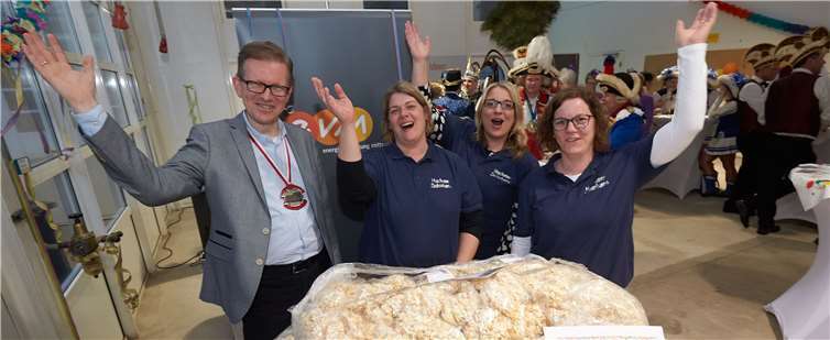 Die Horschemer Zuckerbunne aus Koblenz-Horchheim nahmen eine Palette Wurfmaterial mit.