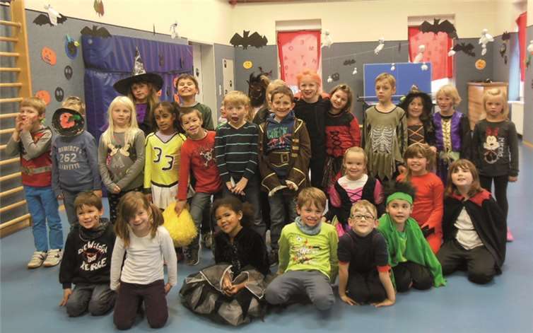 Die Hortkinder bei der Halloweenparty.