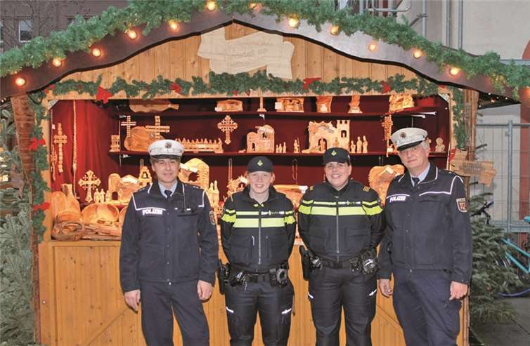 Die Hospitantinnen auf dem Weihnachtsmarkt unterstützten die Polizeipräsenz. PP Koblenz