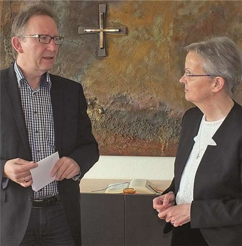 Die Hospiz- und Palliativversorgung stand im Mittelpunkt eines Meinungsaustauschs zwischen Erwin Rüddel und Generaloberin Schwester Edith-Maria Magar. privat