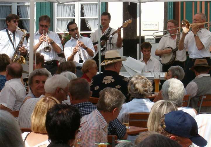 Die „Hot Jazz Boys“ unterhalten das Publikum mit einem bunten Repertoire. privat