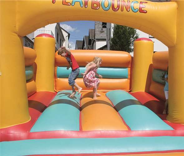 Die Hüpfburg sorgte bei den Kindern für reichlich Abwechslung.