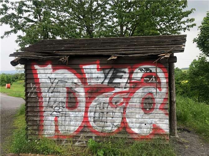 Die Hütte vor Renovierung. Fotos: CDU Miesenheim