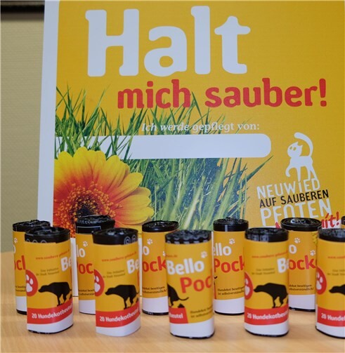 Die Hundekotbeutel der städtischen Sauberkeits-Kampagne können ab sofort wieder in der Tourist-Information und in der StadtBibliothek abgeholt werden. privat