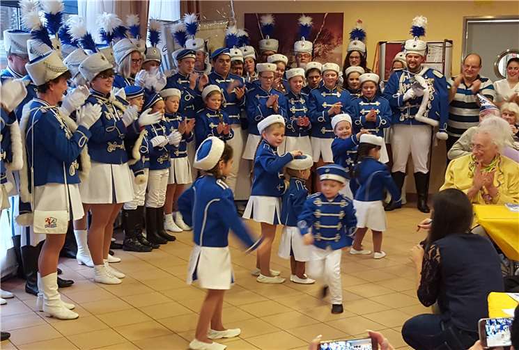 Die Husaren begeisterten die Senioren im Laubenhof.Privat