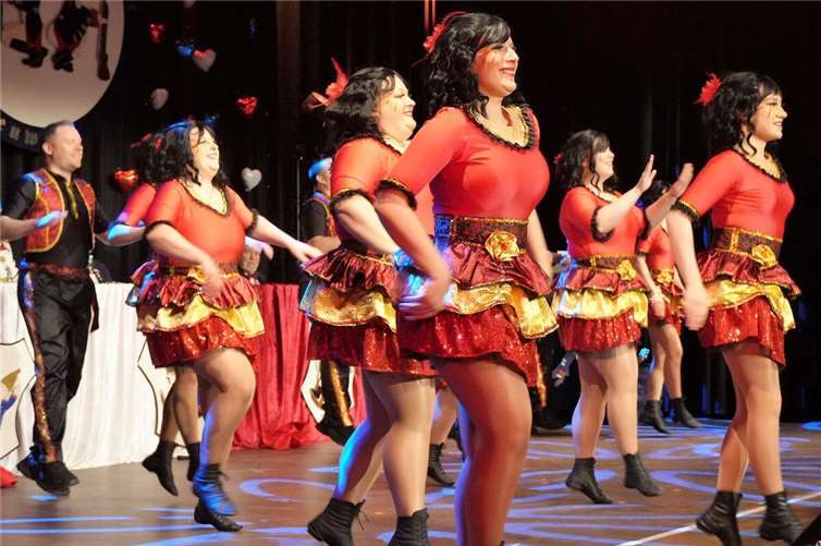 „Die Husaren machen kein Siesta, wir feiern spanische Fiesta“, titelten die Nachbarn aus Heddesdorf.  Fotos:FF