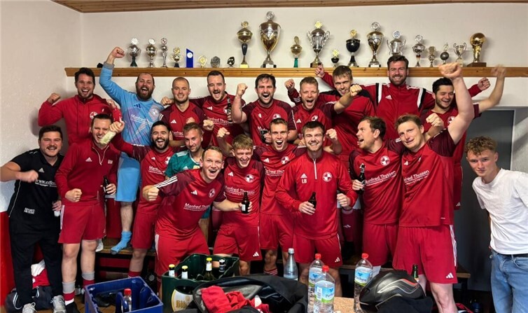 Die I. Mannschaft des FV Erpel nach dem 5:0 Heimsieg gegen den SV Windhagen II.  Foto: privat