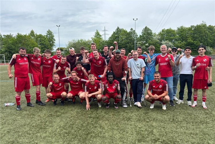 Die I. Mannschaft nach dem 3:0 Sieg beim SV Windhagen II.  Foto: privat