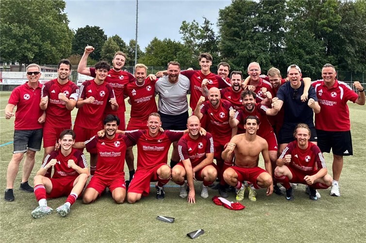 Die I. Mannschaft nach dem 4:2 Sieg beim VfL Oberbieber.