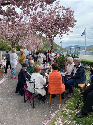 Die IGO lud zu einem kleinen Fest unter den Kirschblüten in Oberwinter. Foto: Winfried Glaser