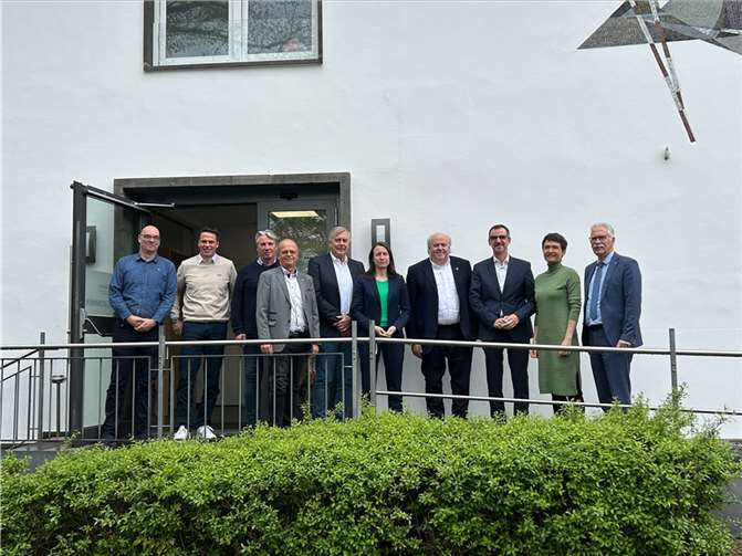 Die IHK Regionalbeirats-Mitgliedern begrüßten die Landrätin Cornelia Weigand.  Foto: IHK Koblenz