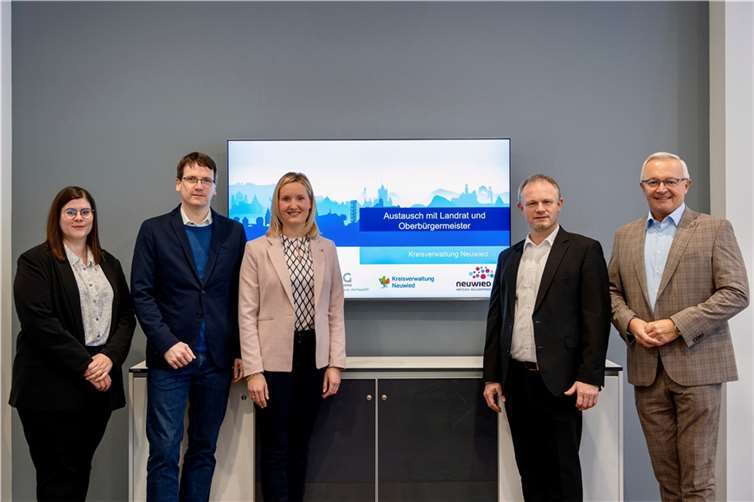 Die IHK-Regionalgeschäftsstelle Neuwied und die Wirtschaftsförderung des Landkreises Neuwied bieten in Kooperation mit den Verbandsgemeinden des Landkreises Neuwied auch wieder im Jahr 2024 drei Wirtschaftsgespräche für Unternehmerinnen und Unternehmer aus dem Landkreis an.  Foto: HK-Regionalgeschäftsstelle Neuwied