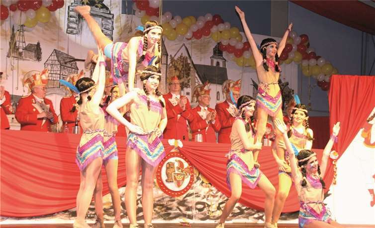 Die Indianer waren los bei der Prunksitzung der KG Funken Rot-Weiß-Gold Metternich.TH