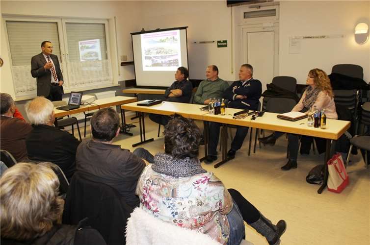 Die Info-Veranstaltung in der Alten Schule in Oberlützingen nutzten rund 60 Besucher, um sich über das neue Breitbandangebot der Deutschen Telekom zu informieren. privat