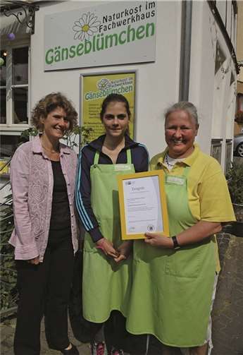 Die Inhaberin Claudia Thelen hat ihre Ausbildereignungsprüfung AEVO vor der IHK erfolgreich abgelegt. Somit freut sich das Gänseblümchen umso mehr auf ihre Auszubildende Viktoria.Privat