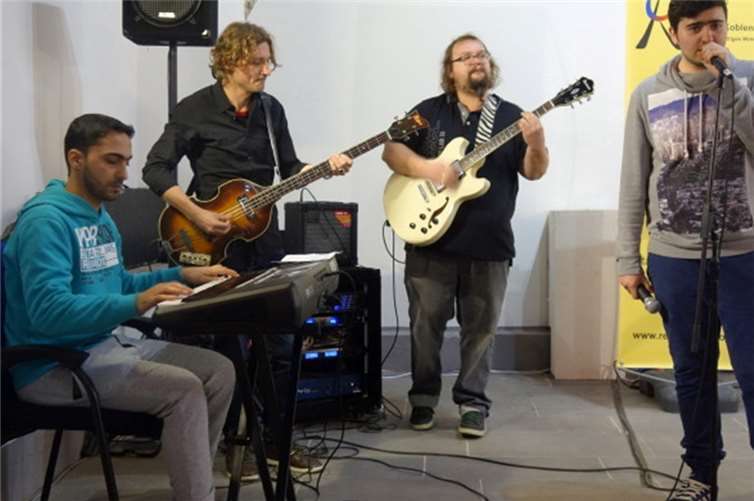 Die Initiative Musiclive begeisterte durch einen besonderen Beitrag abendländischer Musik mit zwei syrischen Musikern.Vicky Schmalz