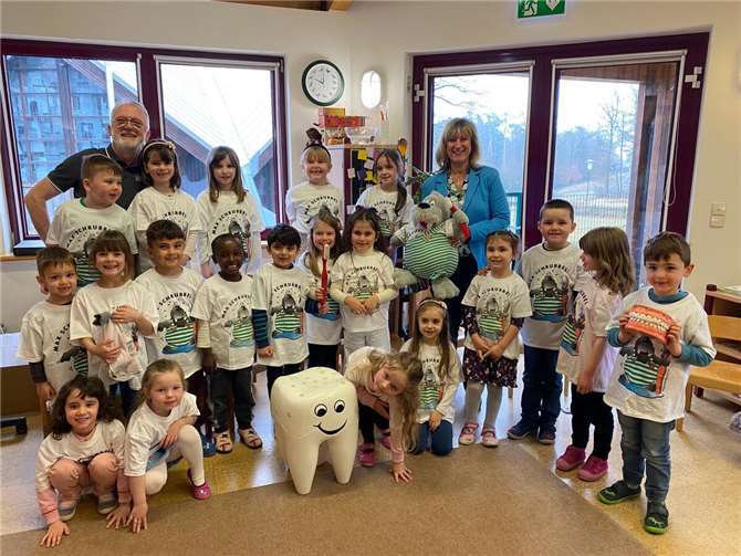 Die Initiative, die unter der Schirmherrschaft von Landrätin Anke Beilstein und in Kooperation mit der Arbeitsgemeinschaft Jugendzahnpflege (AGZ) ins Leben gerufen wurde, hatte das Ziel, den Kindern spielerisch die Bedeutung der Zahnhygiene näherzubringen.  Foto: Arbeitsgemeinschaft Jugendzahnpflege (AGZ) Cochem-Zell