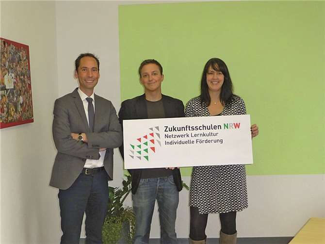 Die Initiatoren der Aufnahme des SGR im Netzwerk der Zukunftsschulen NRW, (v.li.): Herr S. Schwarzer, Hr. L. Stichl, FR. A. Krieb, Foto C. Spittel. privat