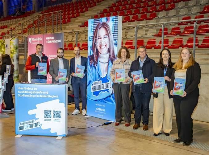 Die Initiatoren und Sponsoren der Ahrweiler Naturtalente trafen sich Anfang November 2024 auf der Jobmesse des Nürburgrings und gaben den Startschuss für die 3. Ausgabe.  Foto: Artur Gruber