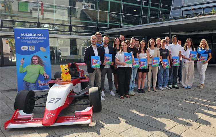 Die Initiatoren und Sponsoren der „Ahrweiler Naturtalente“ trafen sich kurz vor den Sommerferien bei den Kick-Off-Days der Berufsorientierung am Peter-Joerres-Gymnasium in Bad Neuenahr-Ahrweiler um die 3. Ausgabe vorzustellen.  Foto: Jana Jungbluth / Attentio
