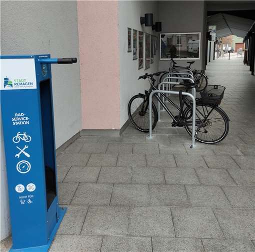 Die Installation der neuen Fahrradbügel erfolgt im Rahmen des im Winter 2022 beschlossenen Mobilitätskonzeptes der Stadt Remagen.  Foto: privat