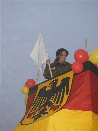 Die Institutsleiterin konnte nur noch die weiße Flagge schwenken.