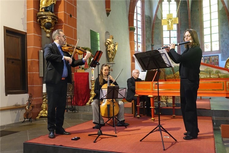 Die Instrumentalisten zauberten einen dichten Klang in die Abteikirche Sayn.