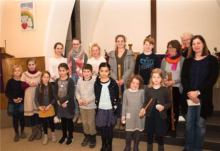 Die Instrumentalschüler erhielten die Aufgabe, Begleitsätze zu Weihnachtsliedern einzustudieren.privat