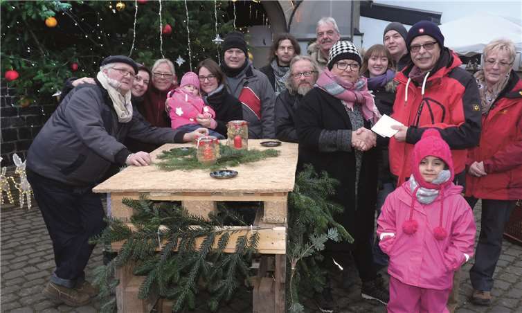 Die Interessengemeinschaft für bedürftige Kinderüberreichte der Kroatienhilfe Bell eine Spende in Höhe von 1.000 Euro. FRE