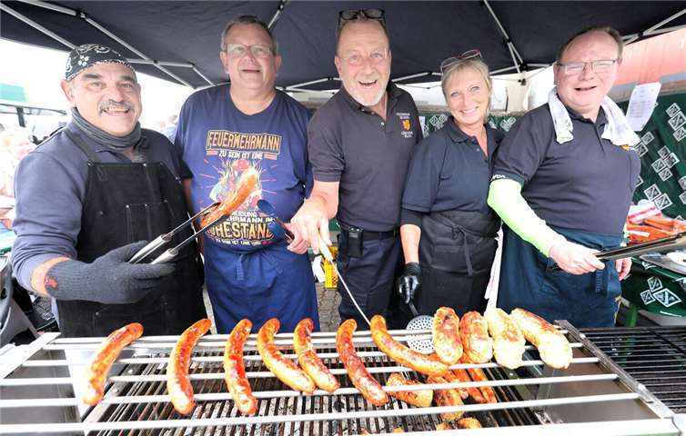 Die Irlicher Feuerwehr begeisterte mit Grillspezialitäten beim Kartoffelfest. Foto: privat