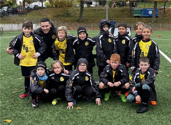 Die JSG Grafschaft IV und V mit ihrem Trainer, Patrick Plath. Quelle: GSG