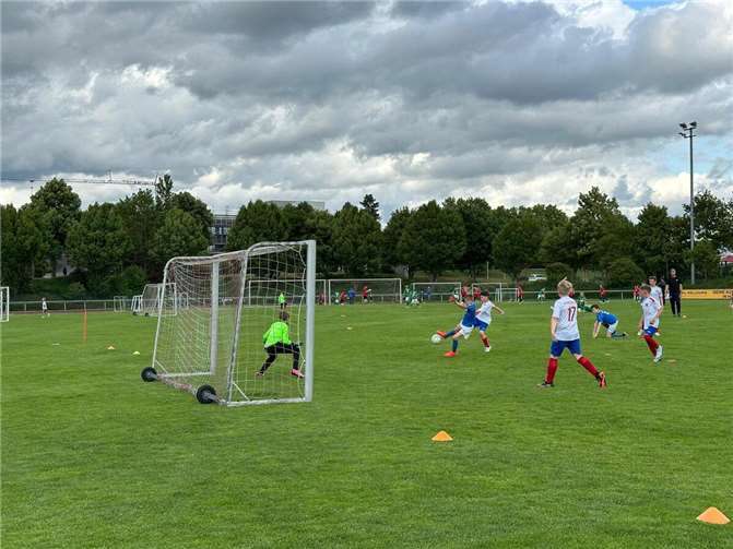 JSG Maifeld Elztal E1 wahrt Chance auf Staffelsieg Die JSG übernahm früh die Kontrolle über das Spiel und setzte die Gäste aus Ochtendung unter Druck. Foto: Kerstin Steinbach