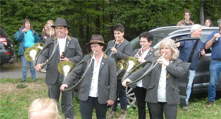 Die Jagdhornbläsergruppe der Rheinland-Meute begleitete die Jagd mit den typischen Signalen.KER