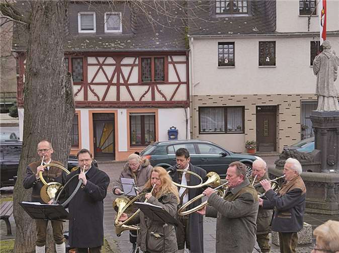 Die Jagdmusikfreunde „Wilde Endert“ gaben nach dem Gottesdienst noch ein Konzert auf dem Lindenplatz.