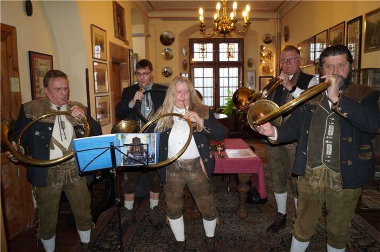Die Jagdmusikfreunde „Wilde Endert“ unter Hornmeisterin Wilma Wagner boten den musikalischen Rahmen bei der Zermonie. Fotos: Benedikt Schmitt
