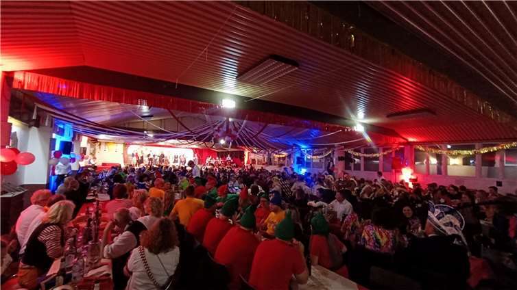Die Jahnhalle war bis auf den letzten Platz gefüllt.