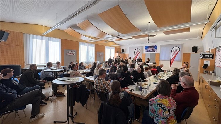 Die Jahreshauptversammlung fand im Probenraum statt.