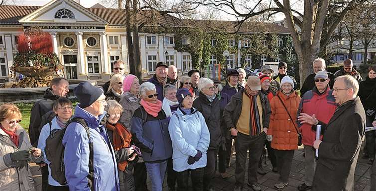 Die Jahreswanderung startete am Kurpark.FIX